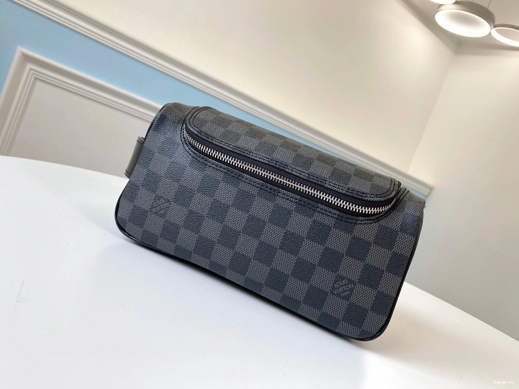 POUCH TOILETRY LOUIS VUITTON 0723